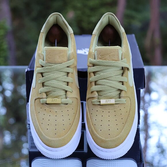 Nike Air Force 1 Sage Low Celery Women’s Size 8.5 - Picture 9 of 13